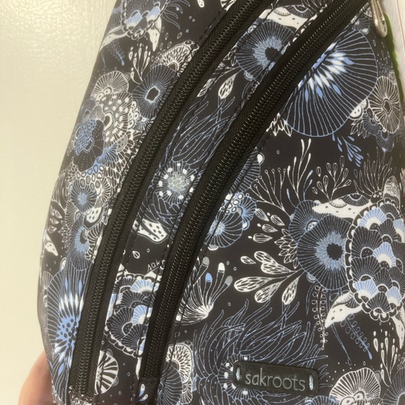 SAKROOTS Turtle Floral Sling Backpack Bag NWT - Picture 5 of 6